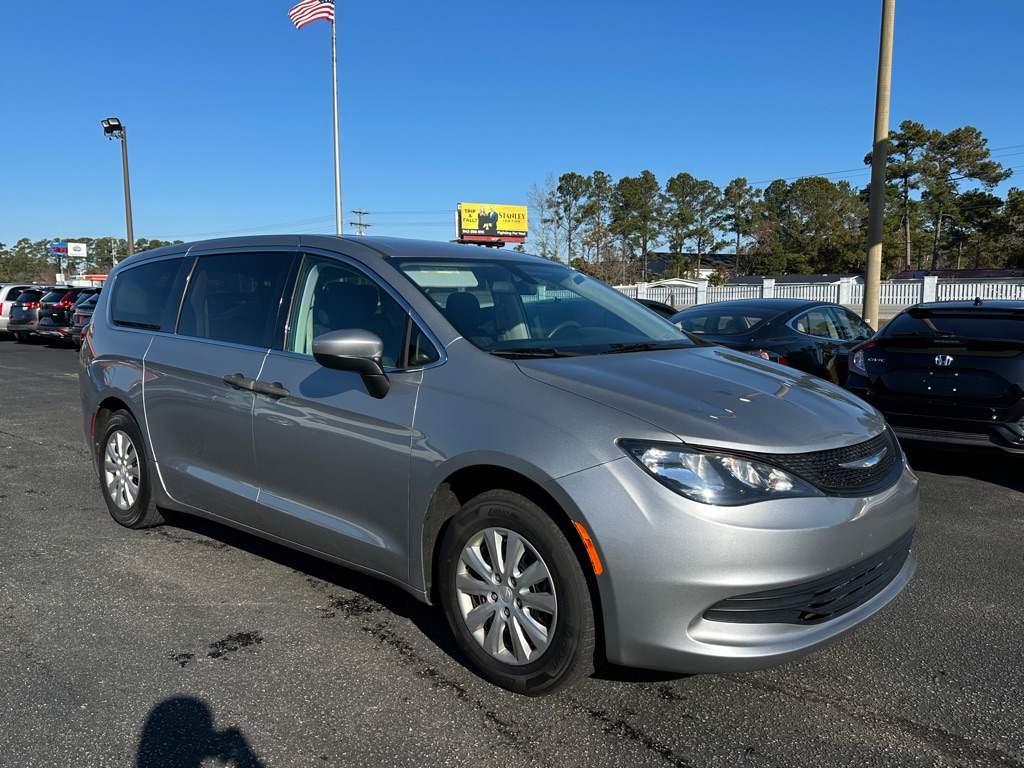 Photo 3 of this CHRYSLER PACIFICA
