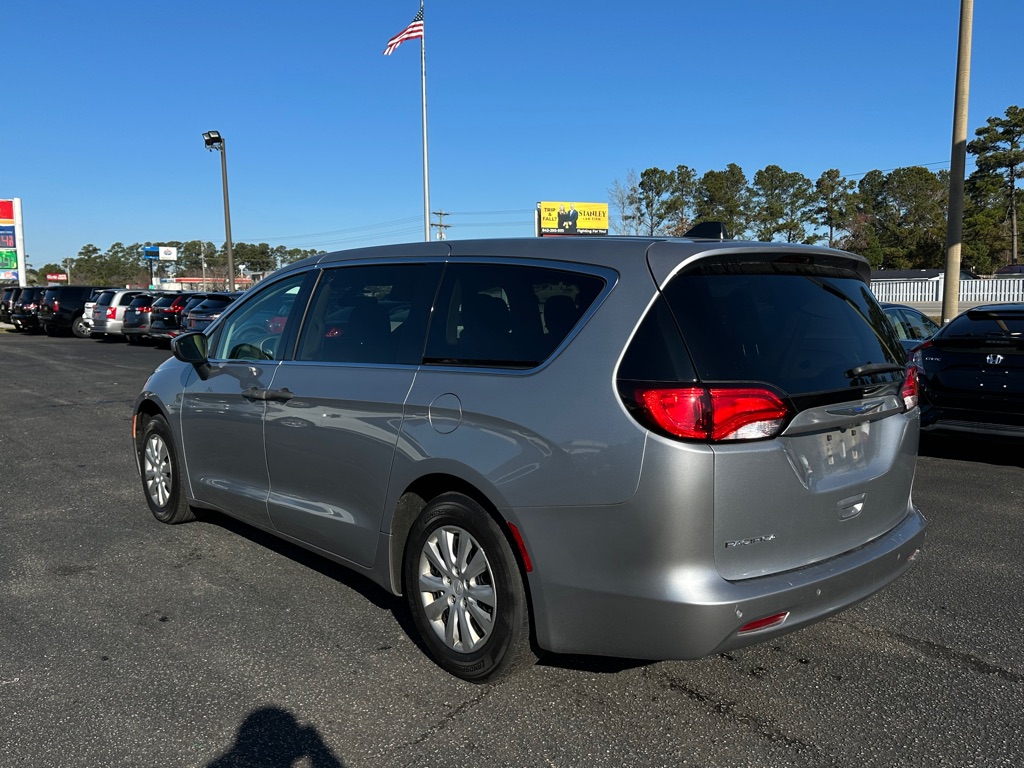 Photo 7 of this CHRYSLER PACIFICA