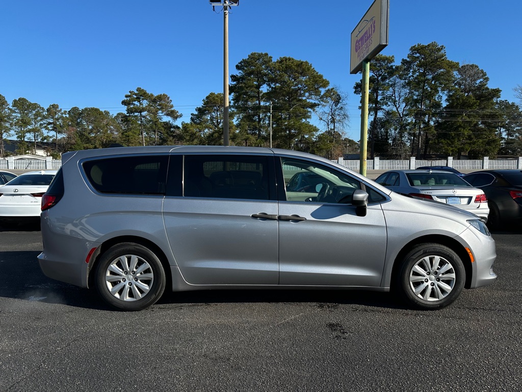 Photo 4 of this CHRYSLER PACIFICA