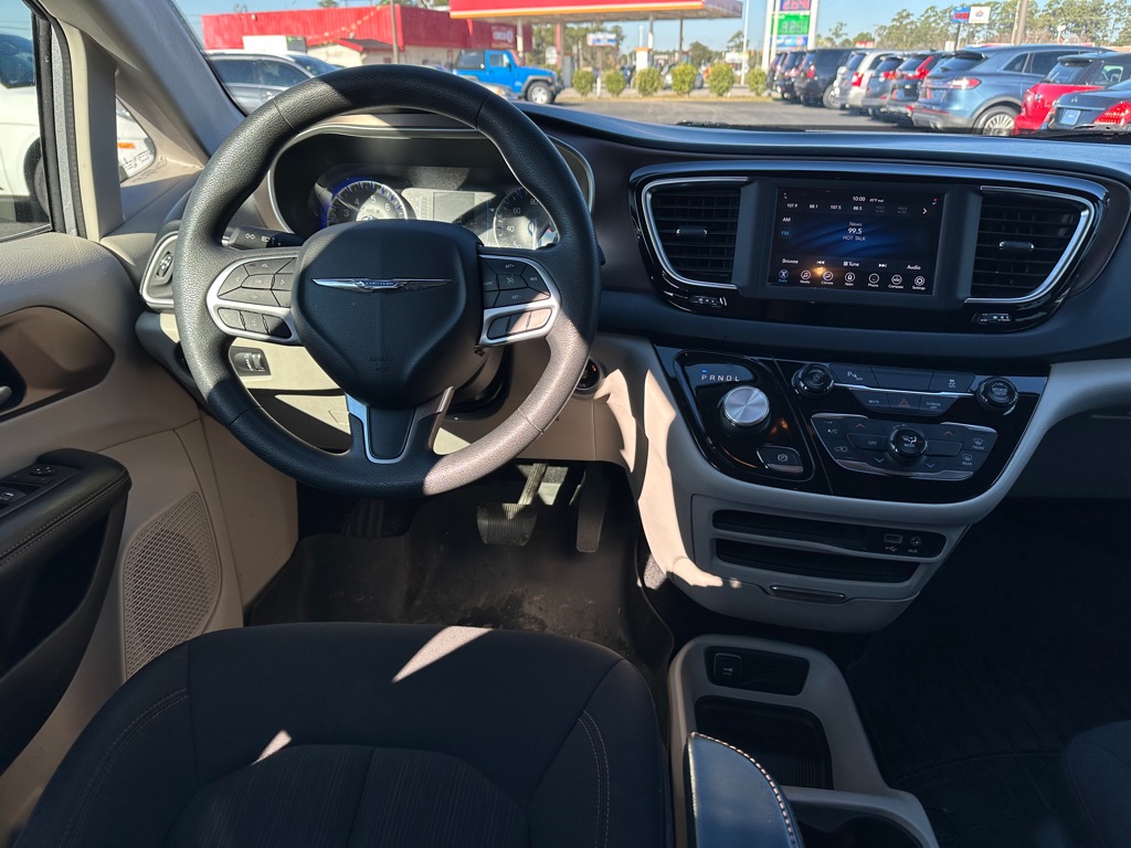 Photo 17 of this CHRYSLER PACIFICA