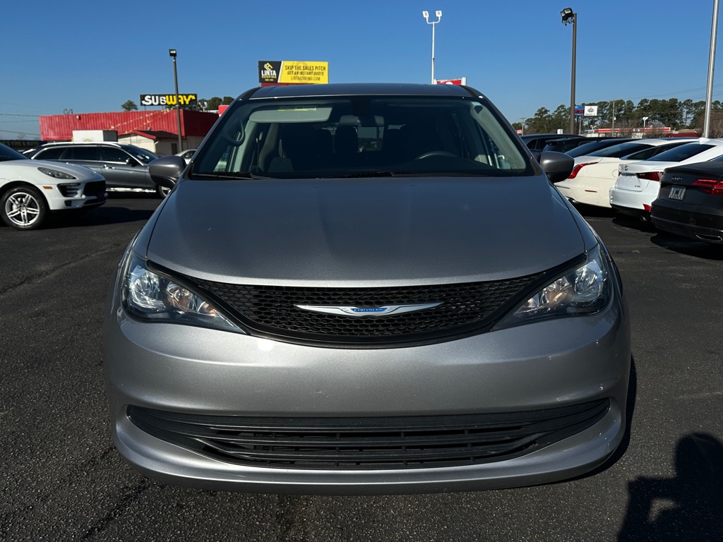 Photo 2 of this CHRYSLER PACIFICA
