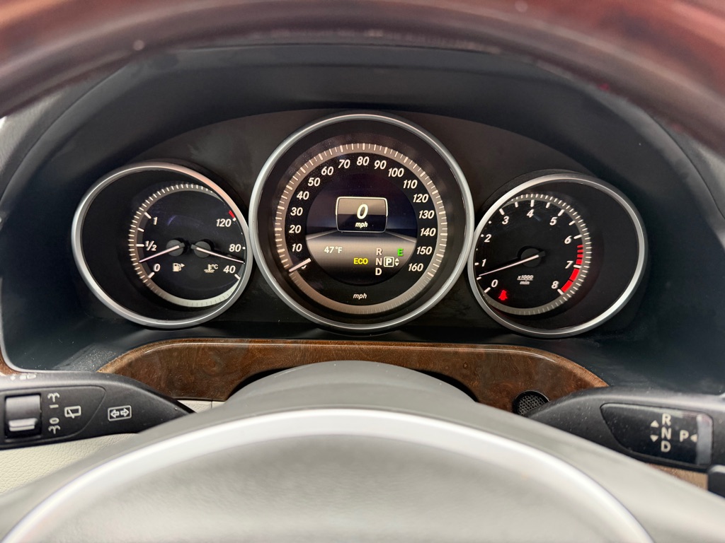 Photo 5 of this MERCEDES-BENZ E-CLASS