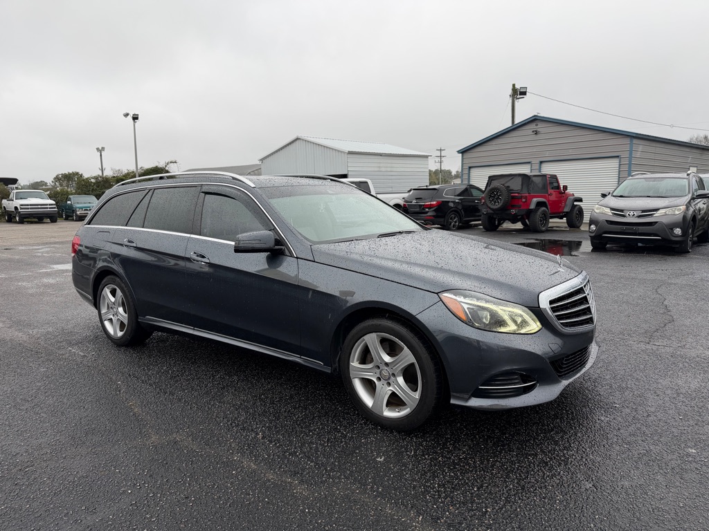 Photo 4 of this MERCEDES-BENZ E-CLASS