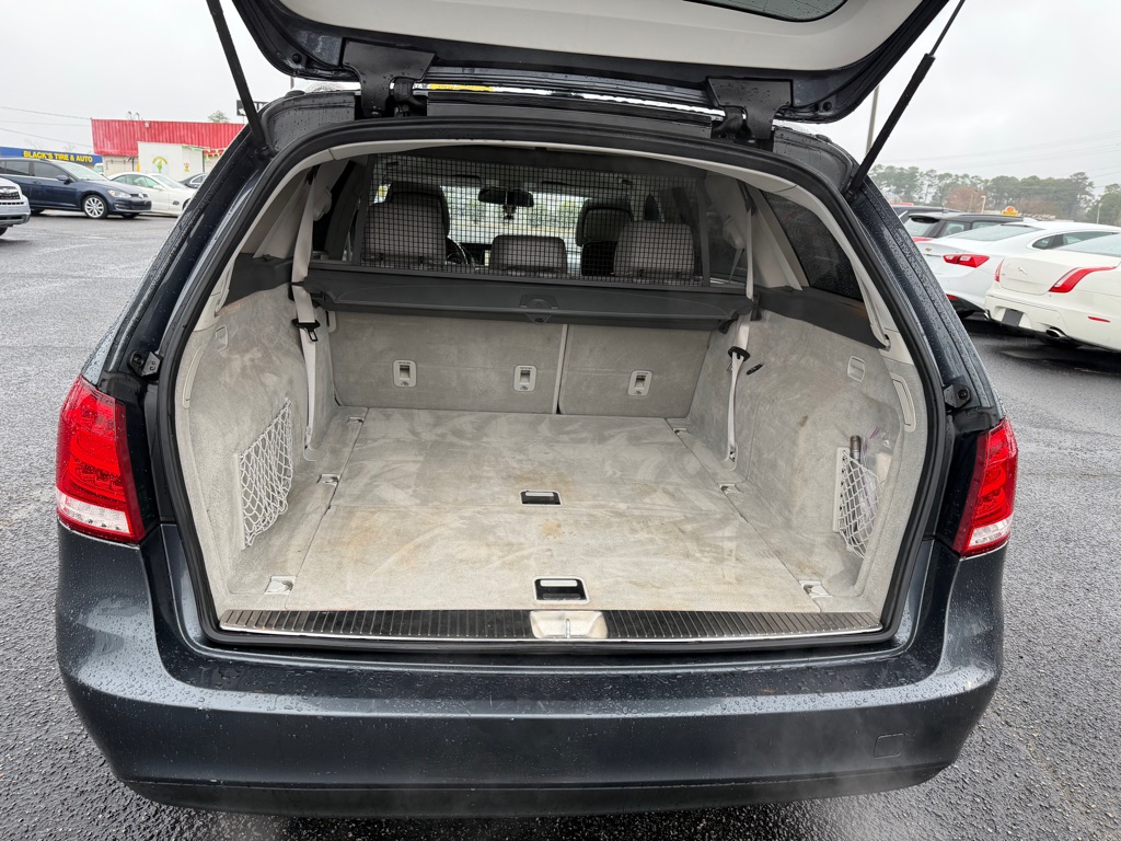 Photo 6 of this MERCEDES-BENZ E-CLASS