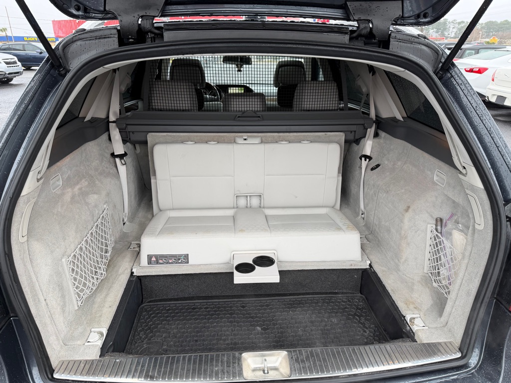 Photo 18 of this MERCEDES-BENZ E-CLASS