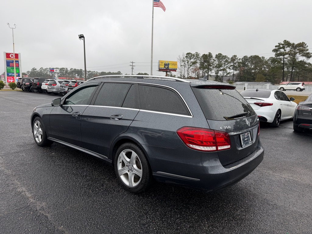 Photo 13 of this MERCEDES-BENZ E-CLASS