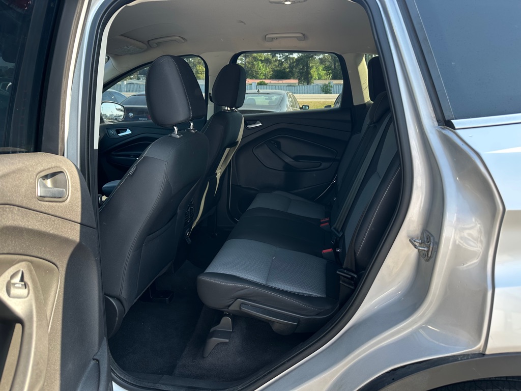 Photo 13 of this FORD ESCAPE
