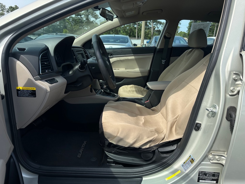 Photo 9 of this HYUNDAI ELANTRA