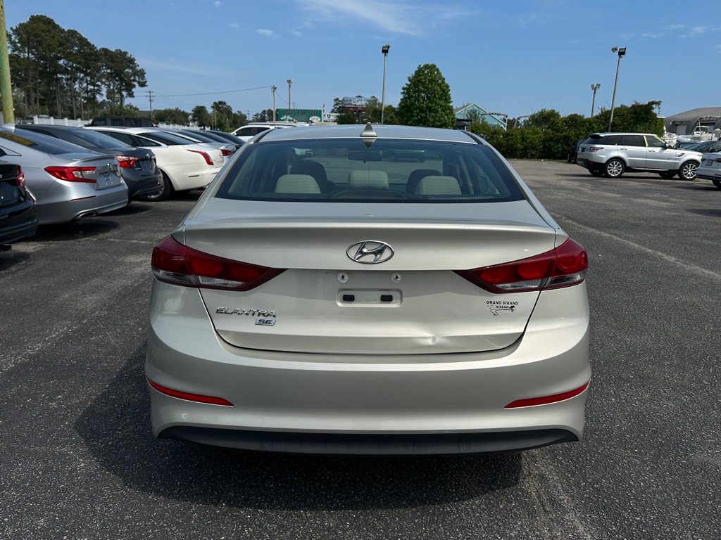 Photo 6 of this HYUNDAI ELANTRA
