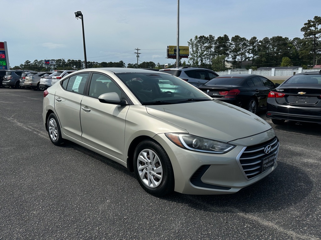 Photo 3 of this HYUNDAI ELANTRA
