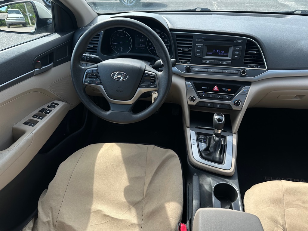 Photo 13 of this HYUNDAI ELANTRA
