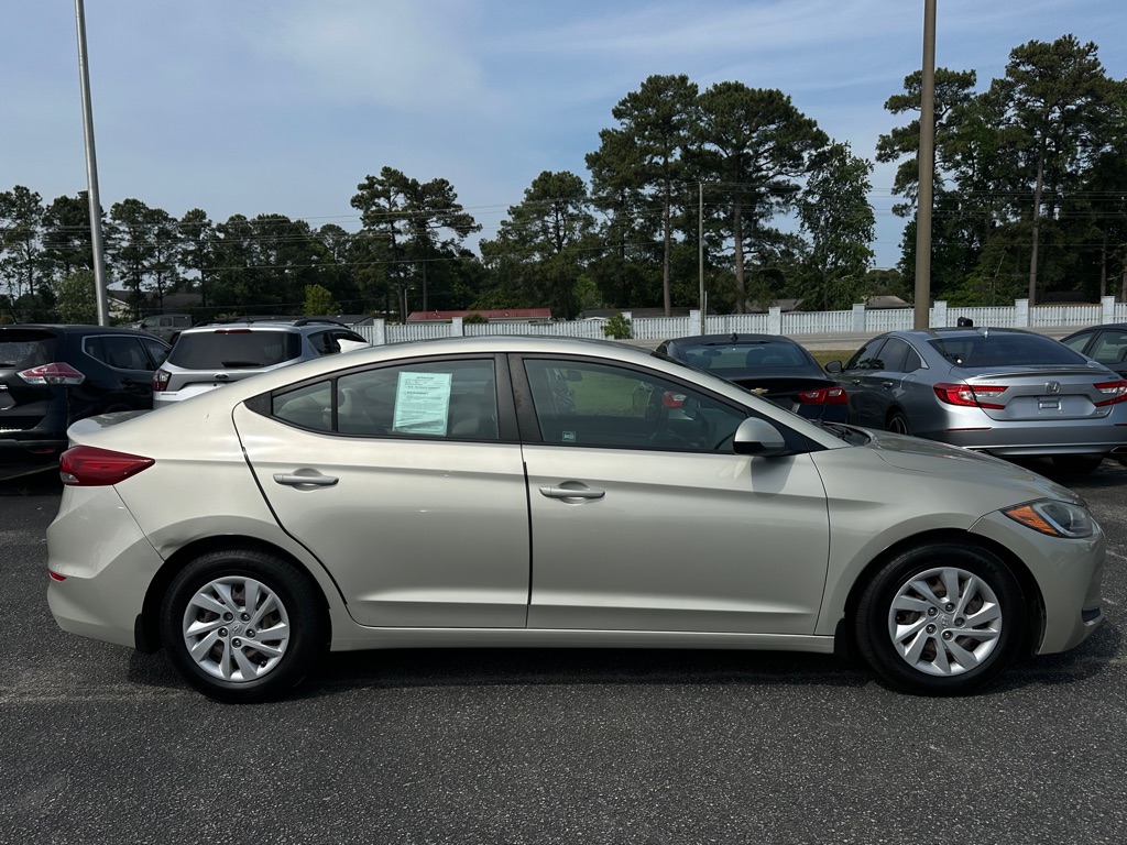 Photo 4 of this HYUNDAI ELANTRA