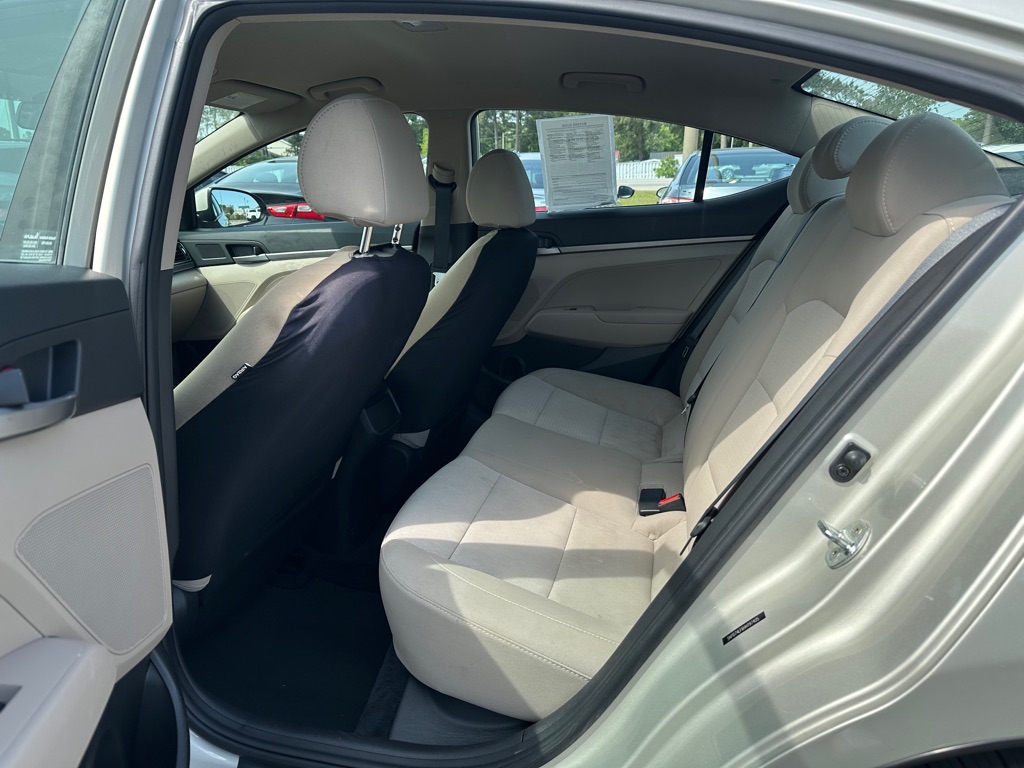Photo 11 of this HYUNDAI ELANTRA