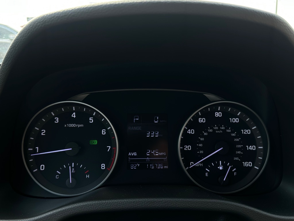 Photo 14 of this HYUNDAI ELANTRA