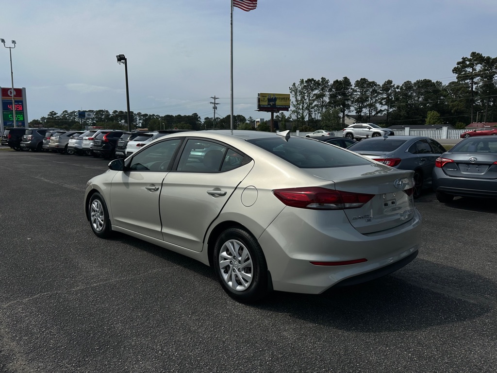 Photo 7 of this HYUNDAI ELANTRA