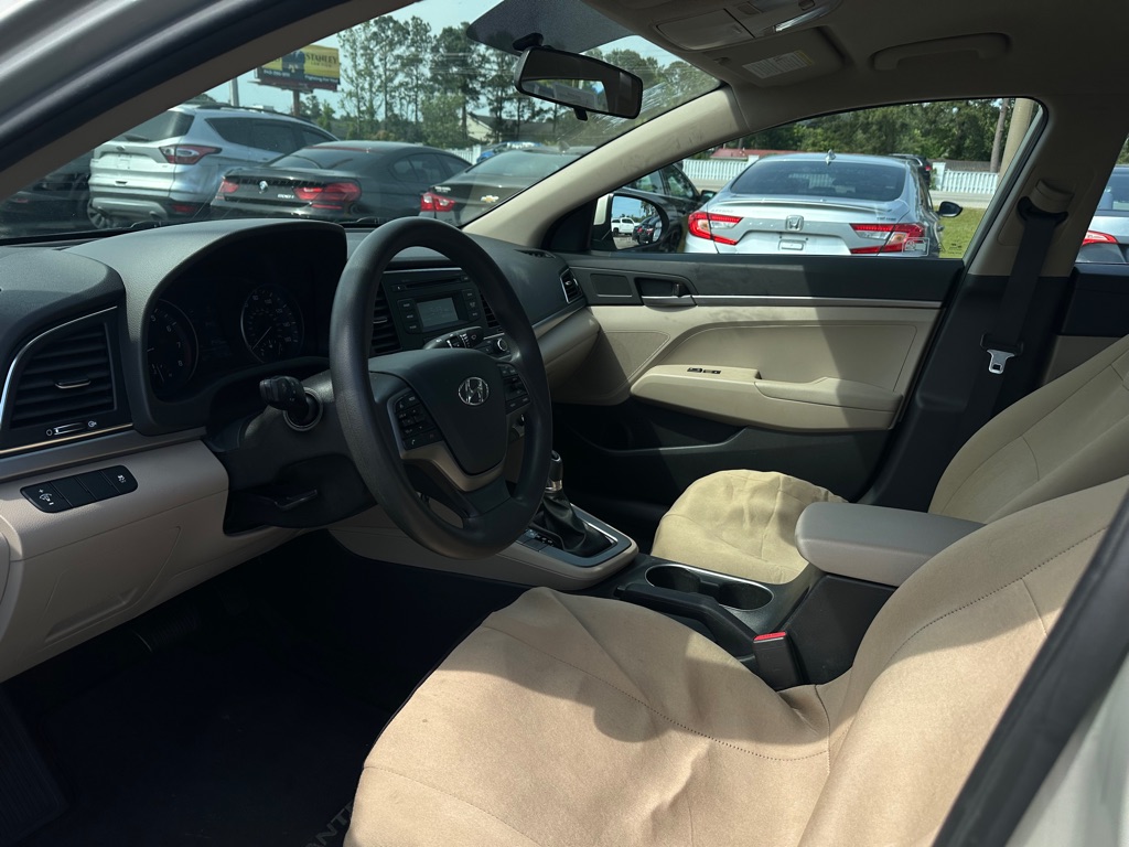 Photo 10 of this HYUNDAI ELANTRA