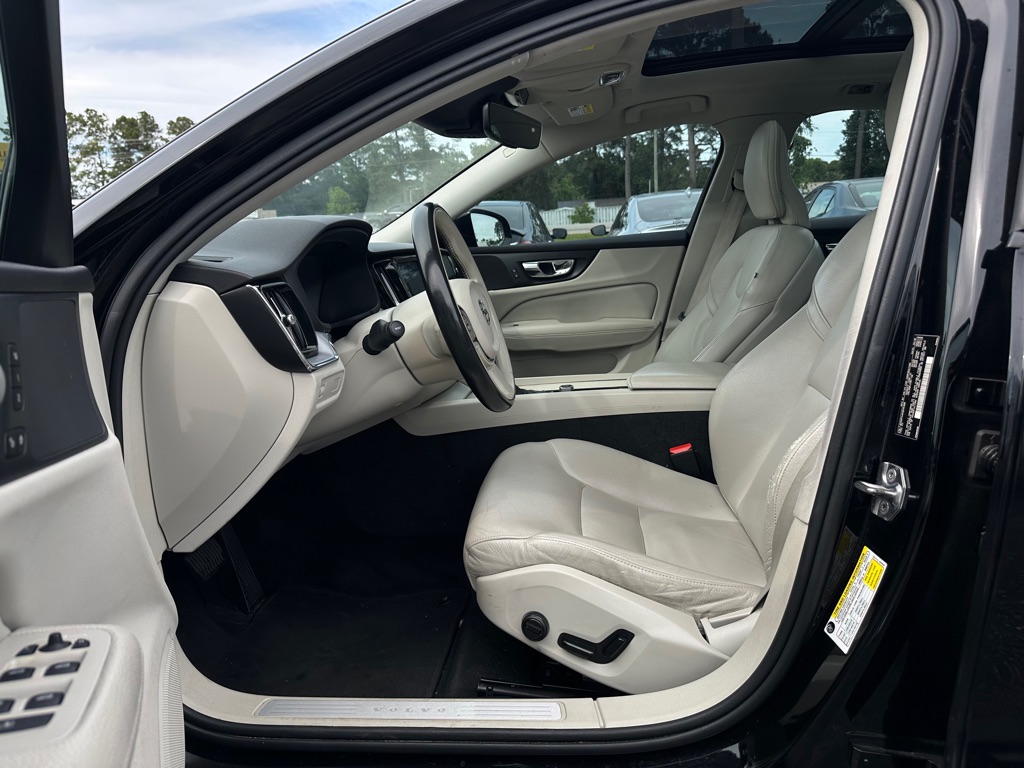 Photo 11 of this VOLVO S60