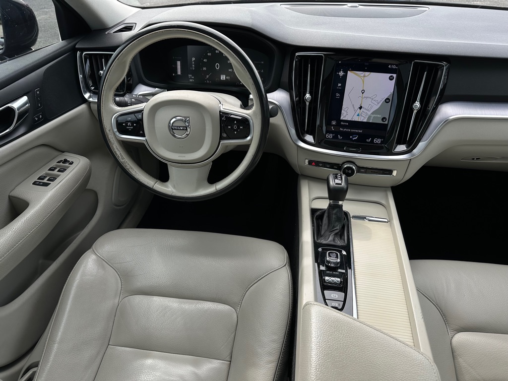 Photo 15 of this VOLVO S60