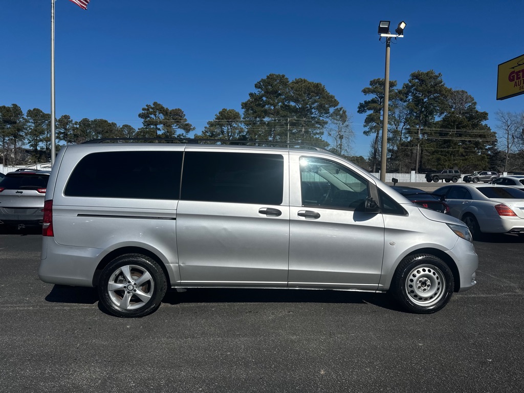 Photo 4 of this MERCEDES-BENZ METRIS
