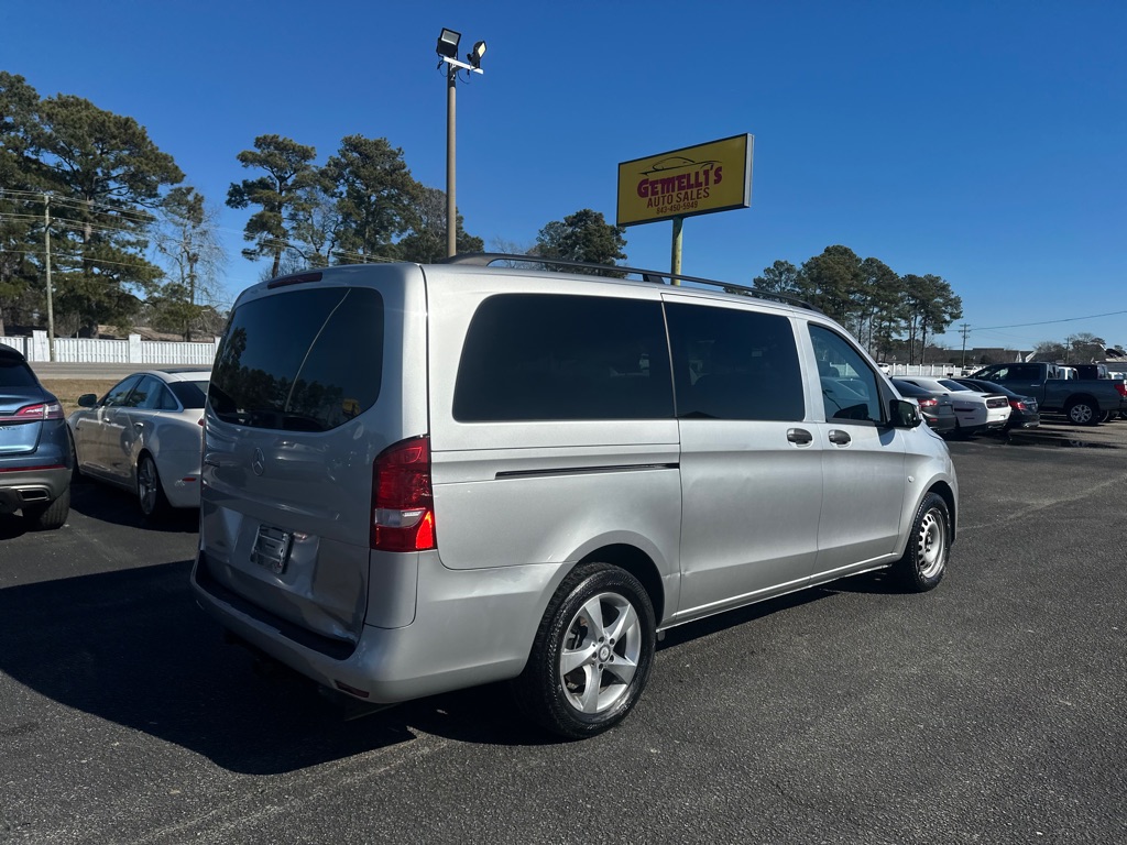 Photo 5 of this MERCEDES-BENZ METRIS