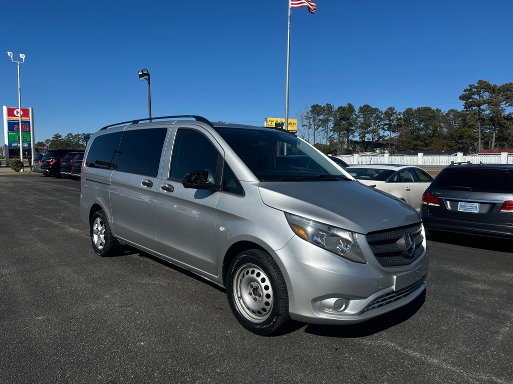 Photo 3 of this MERCEDES-BENZ METRIS