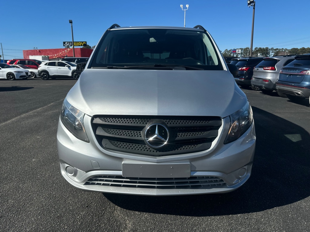 Photo 2 of this MERCEDES-BENZ METRIS