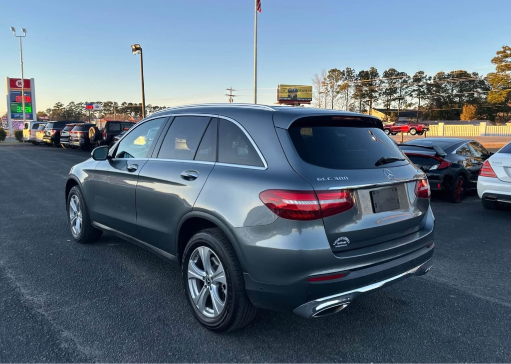 Photo 7 of this MERCEDES-BENZ GLC