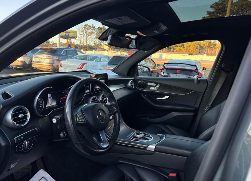 Photo 11 of this MERCEDES-BENZ GLC