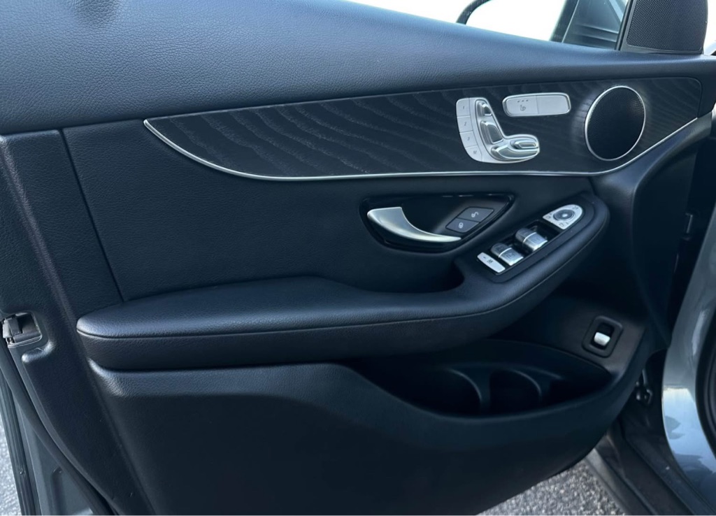 Photo 9 of this MERCEDES-BENZ GLC