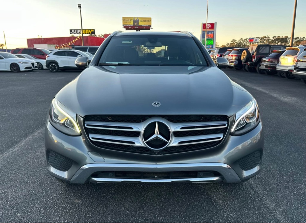 Photo 2 of this MERCEDES-BENZ GLC