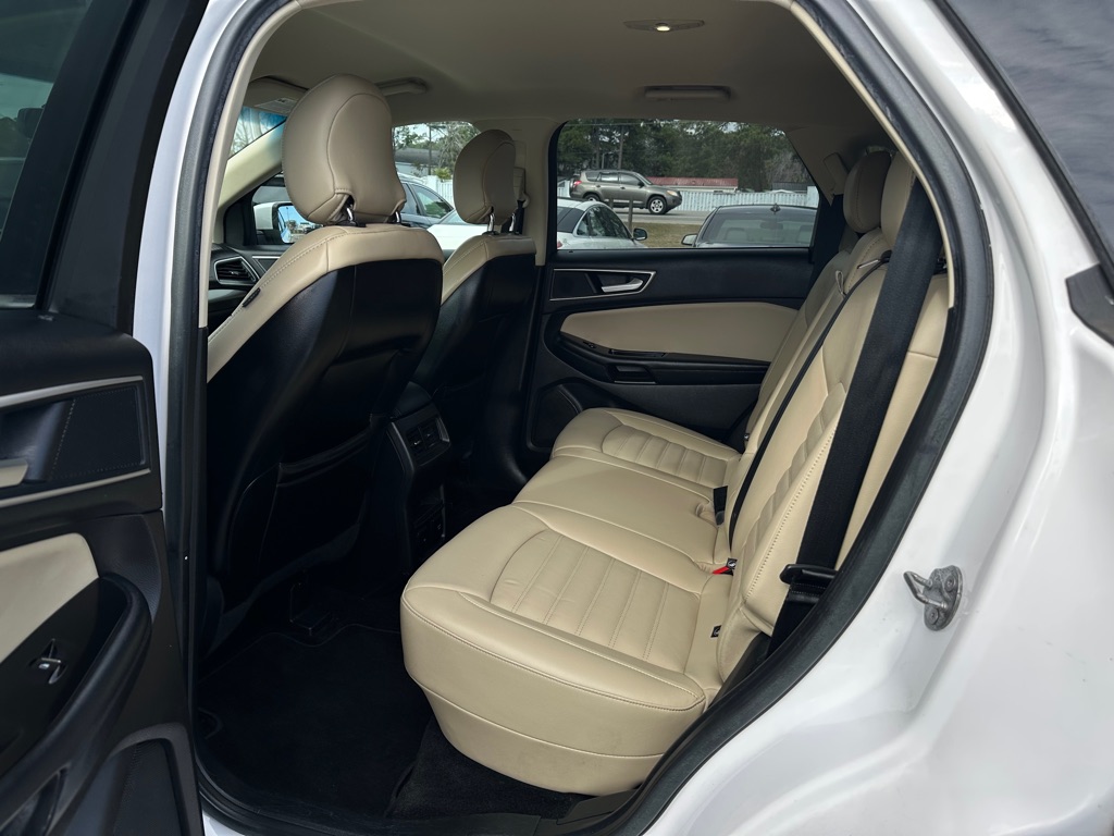 Photo 8 of this FORD EDGE