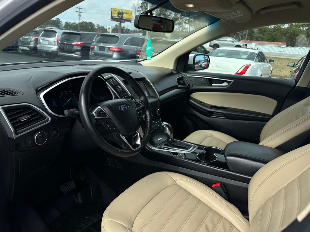 Photo 7 of this FORD EDGE