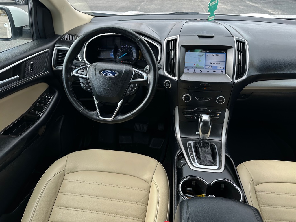 Photo 10 of this FORD EDGE