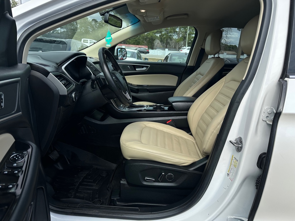 Photo 6 of this FORD EDGE