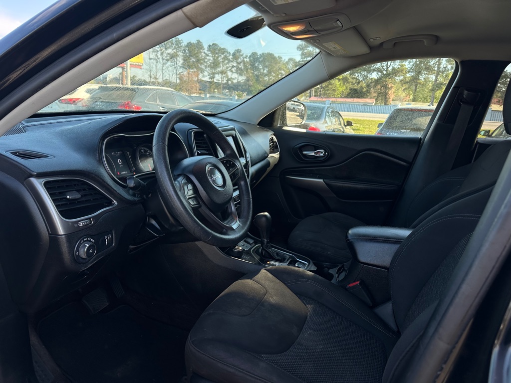 Photo 12 of this JEEP CHEROKEE