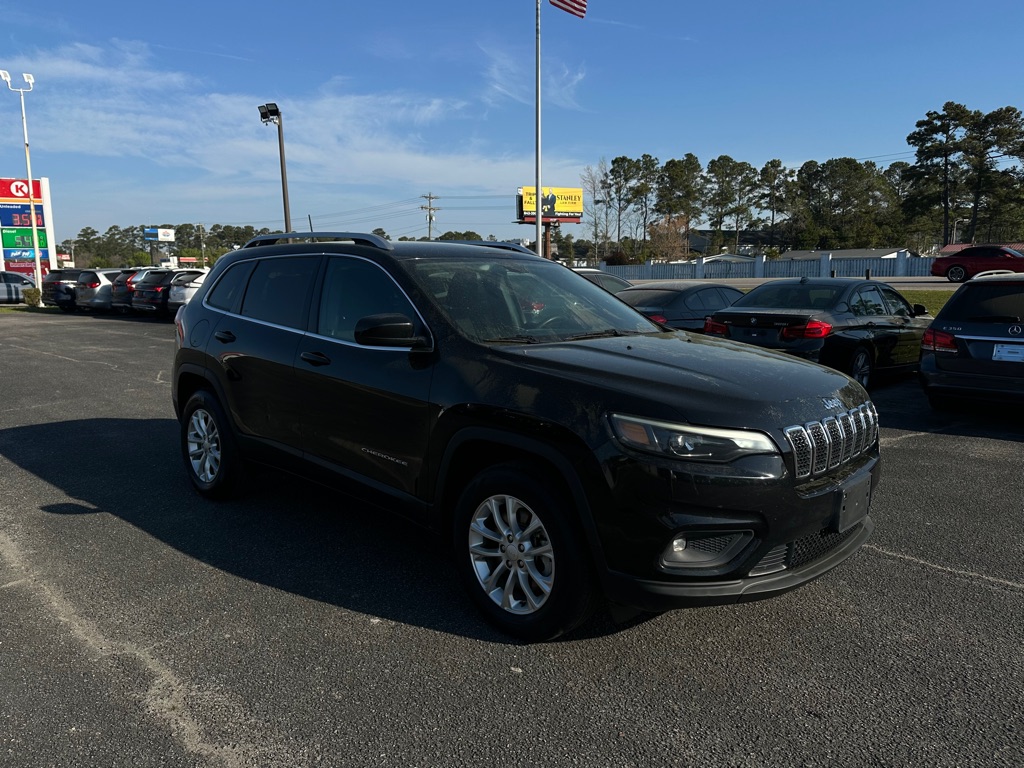 Photo 3 of this JEEP CHEROKEE