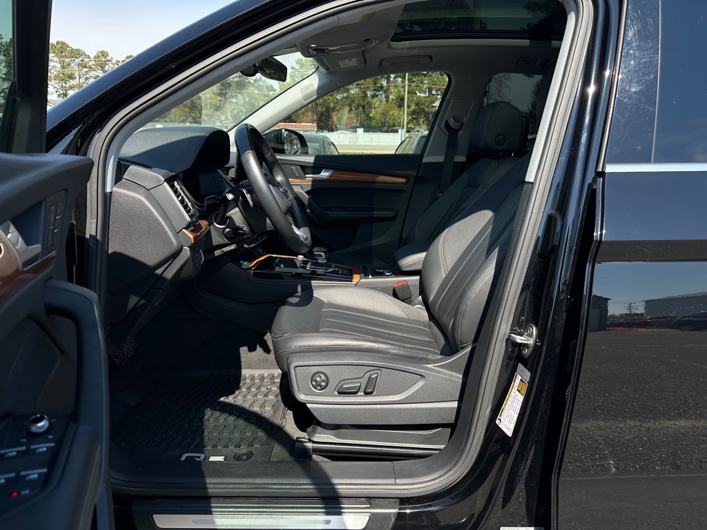 Photo 10 of this AUDI Q5