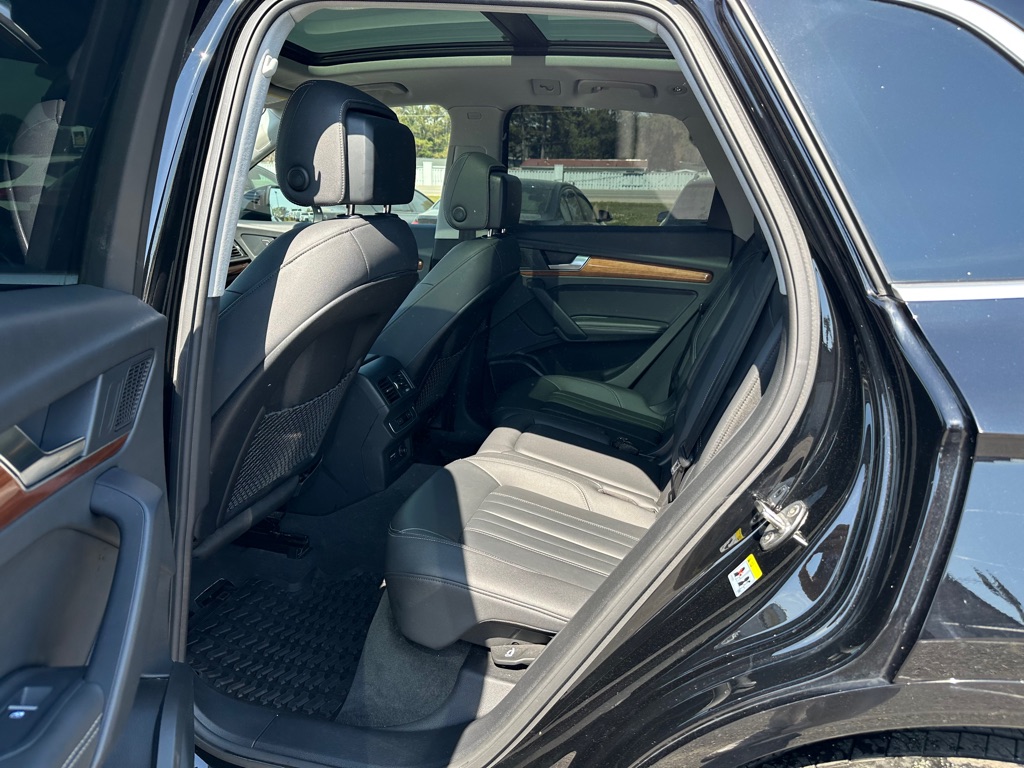 Photo 12 of this AUDI Q5