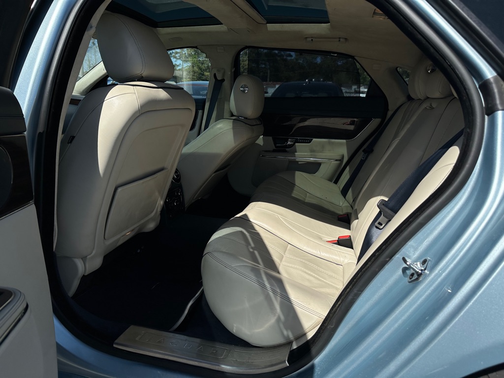Photo 11 of this JAGUAR XJL