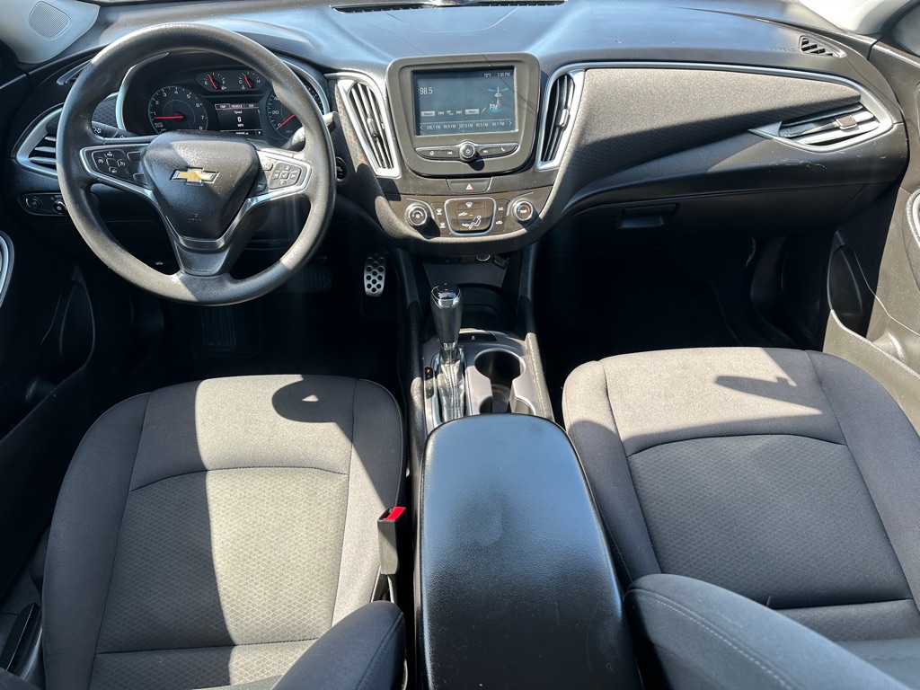 Photo 14 of this CHEVROLET MALIBU