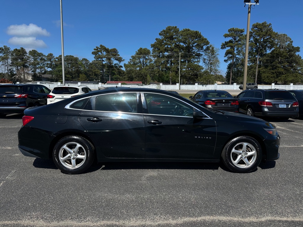 Photo 4 of this CHEVROLET MALIBU