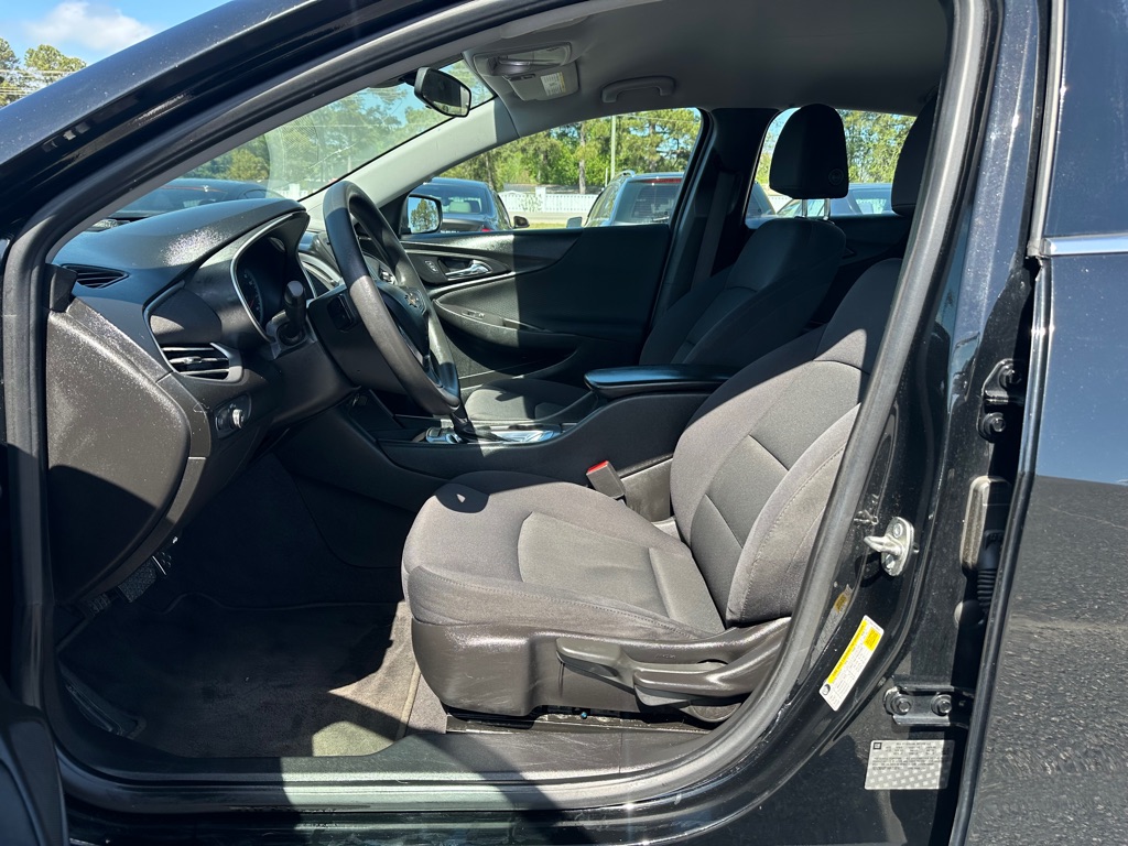 Photo 11 of this CHEVROLET MALIBU