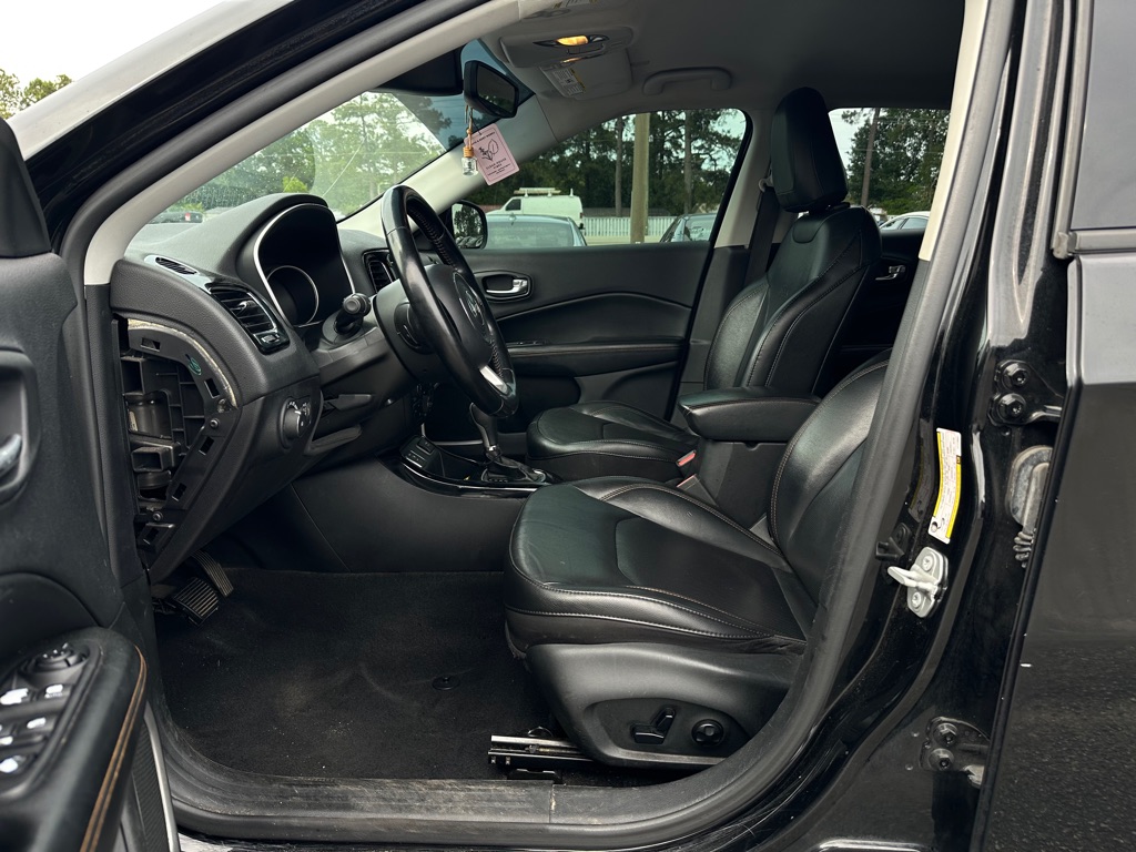Photo 11 of this JEEP COMPASS