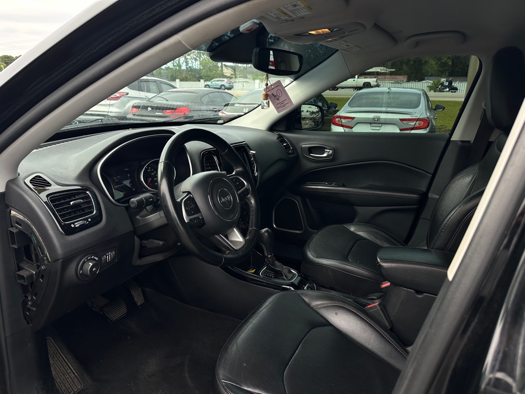 Photo 12 of this JEEP COMPASS