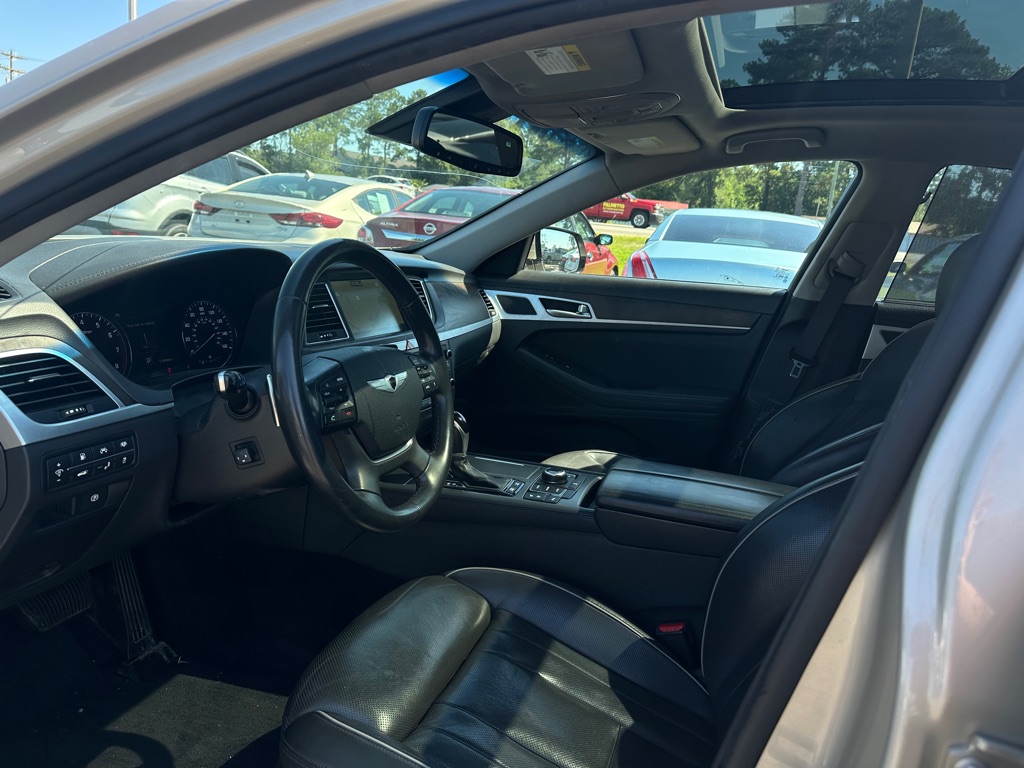 Photo 10 of this HYUNDAI GENESIS