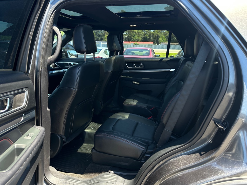 Photo 10 of this FORD EXPLORER