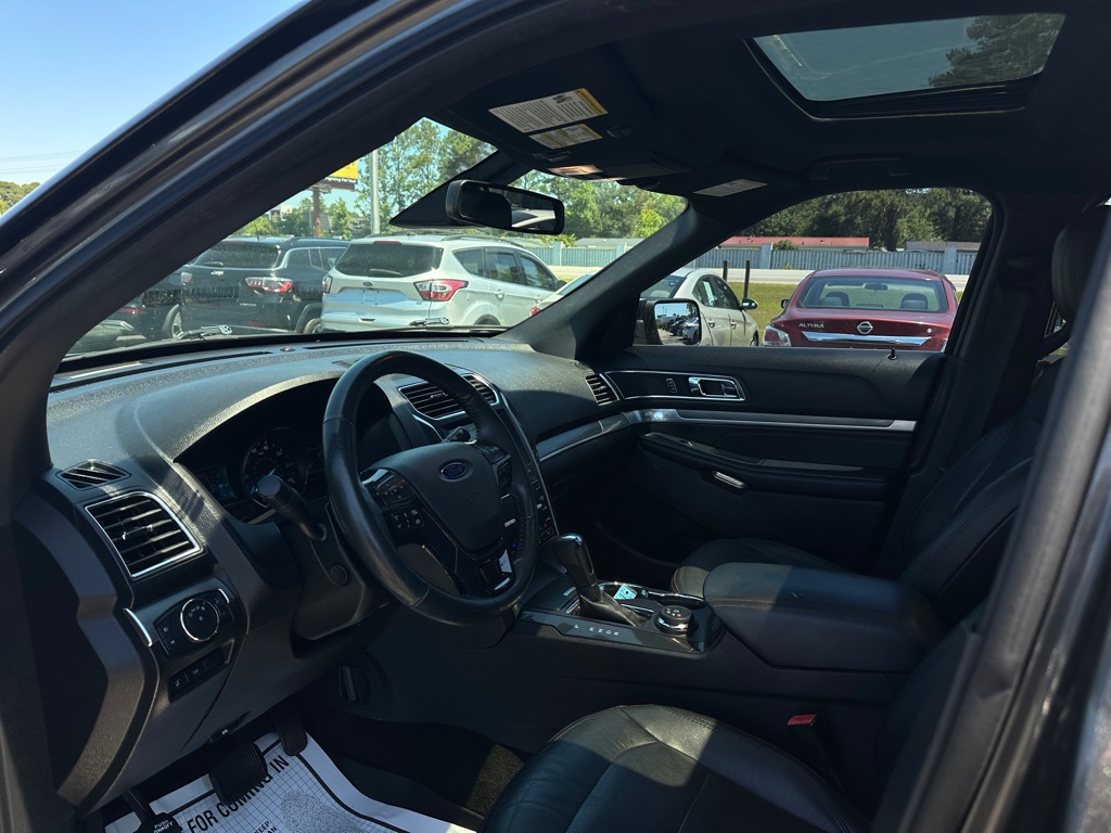 Photo 9 of this FORD EXPLORER