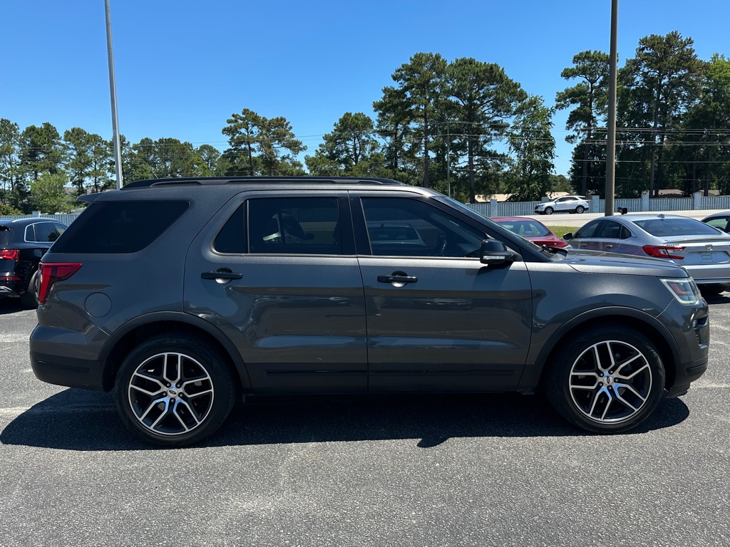 Photo 4 of this FORD EXPLORER