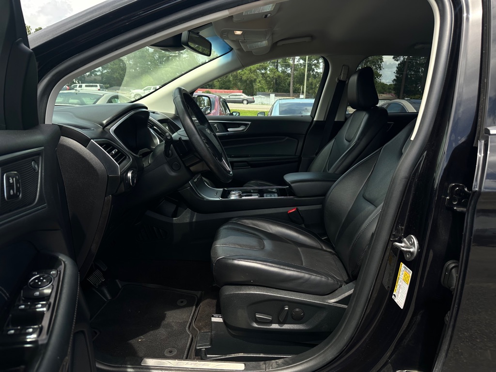 Photo 9 of this FORD EDGE