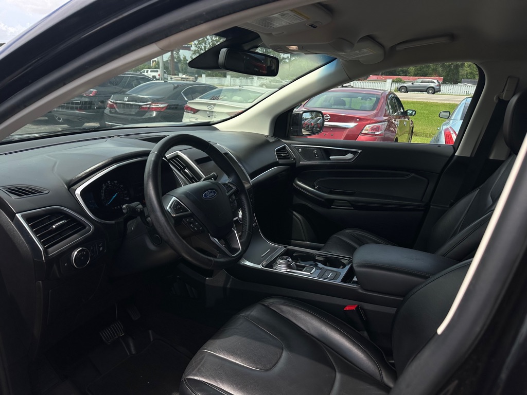 Photo 10 of this FORD EDGE